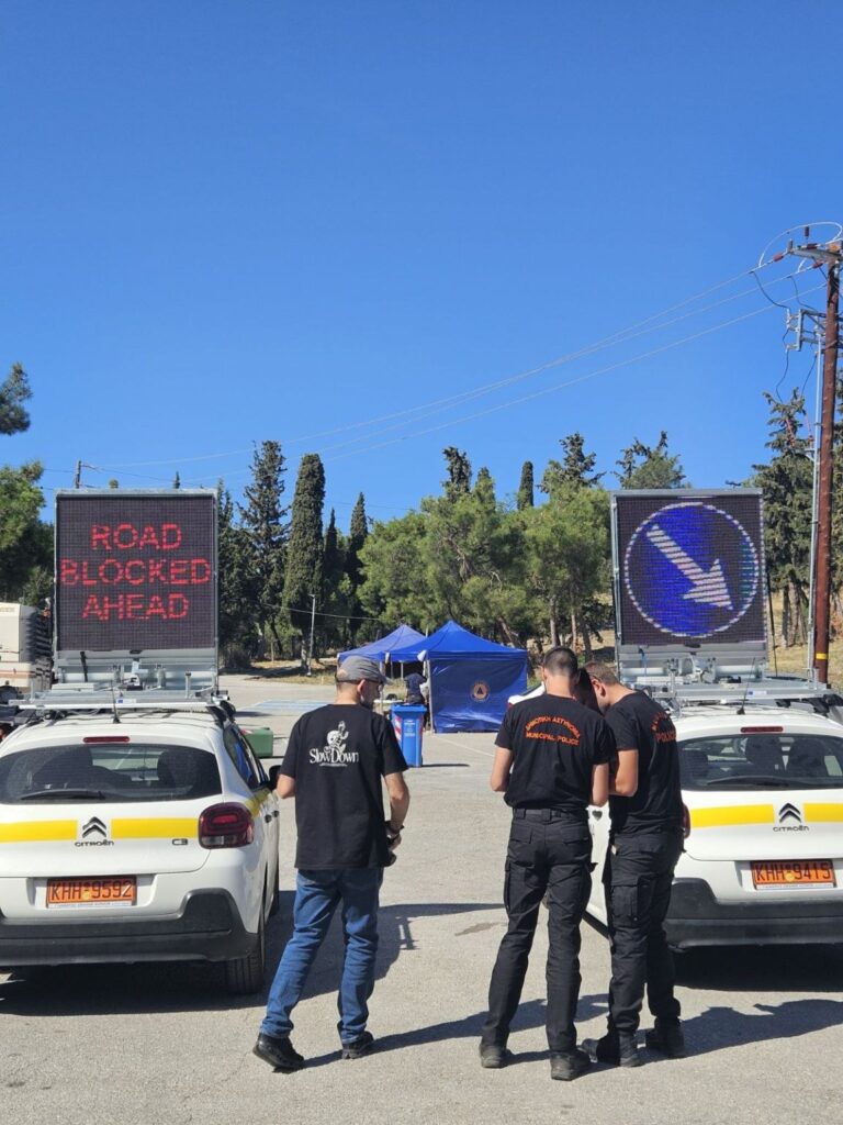 Road hazard warning sign during the iDriving pilot in Thessaloniki